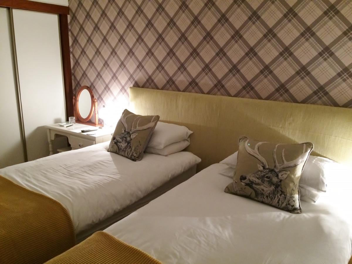 Brookford B&B Dalry  Bagian luar foto