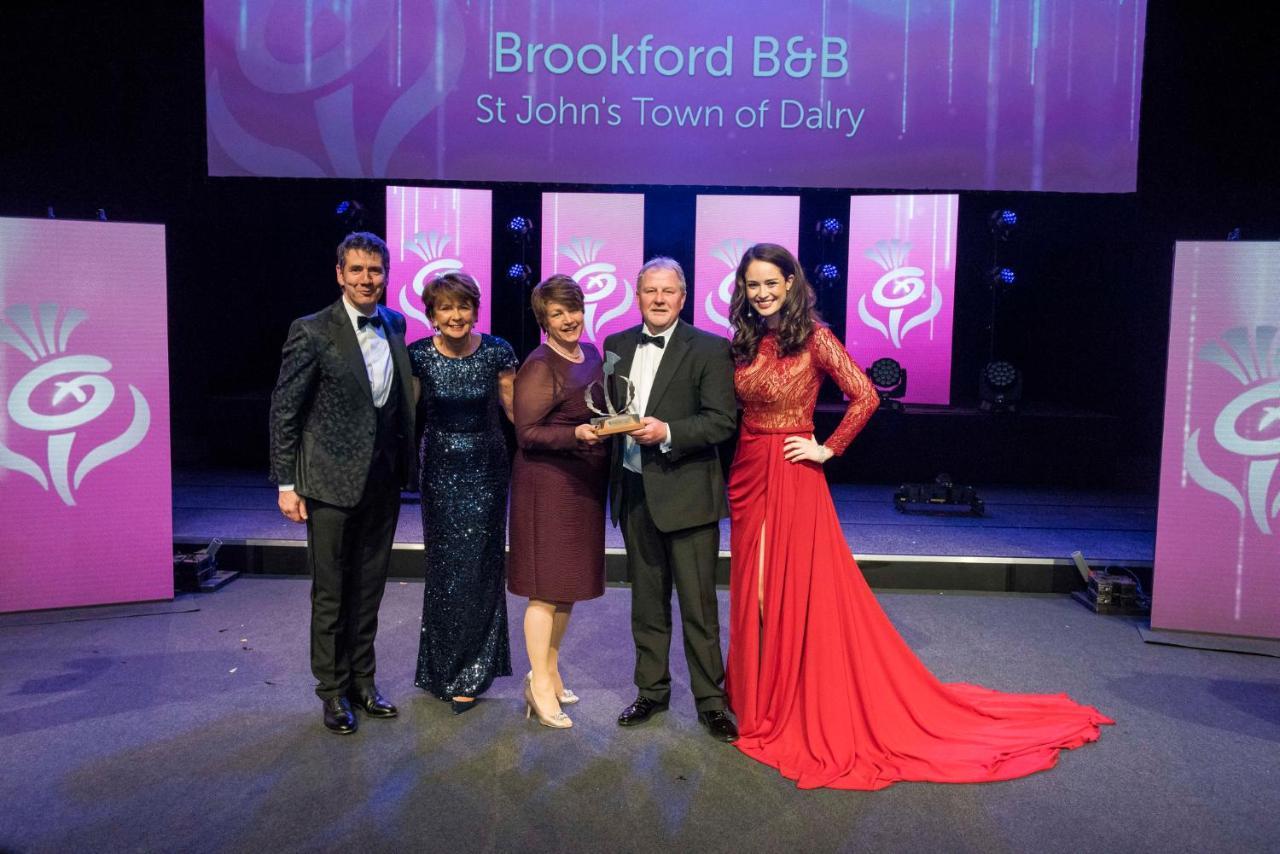 Brookford B&B Dalry  Bagian luar foto